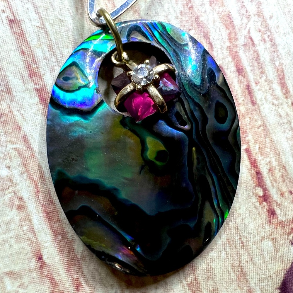 Stunning Abalone and amethyst pendant